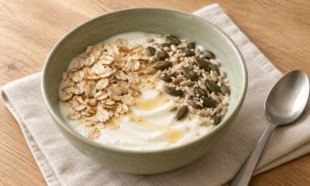 Yogur natural con avena y semillas